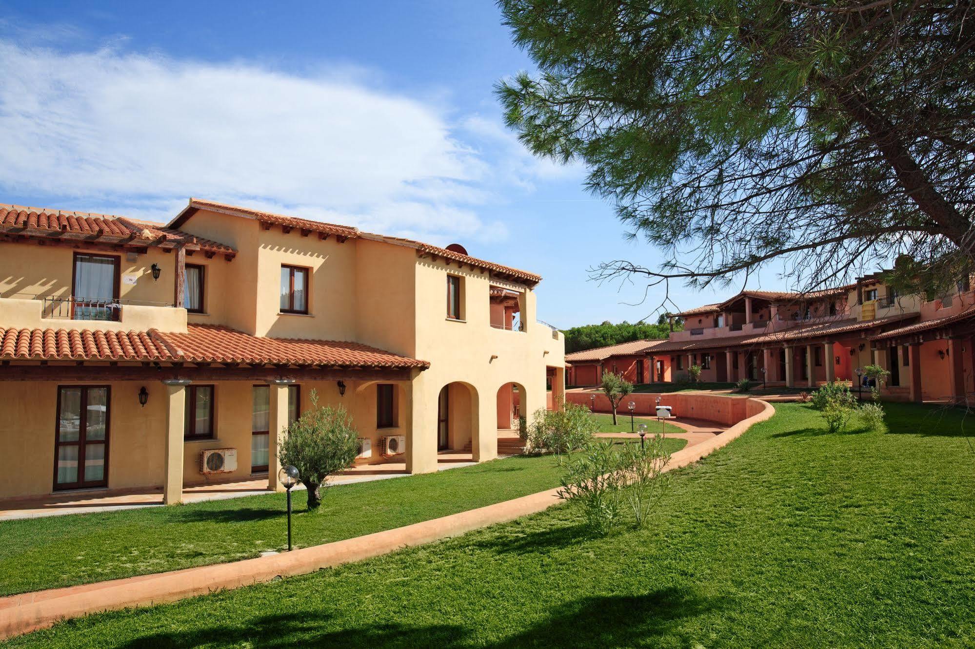 Borgo Dei Pescatori Hotel Aglientu Exterior photo